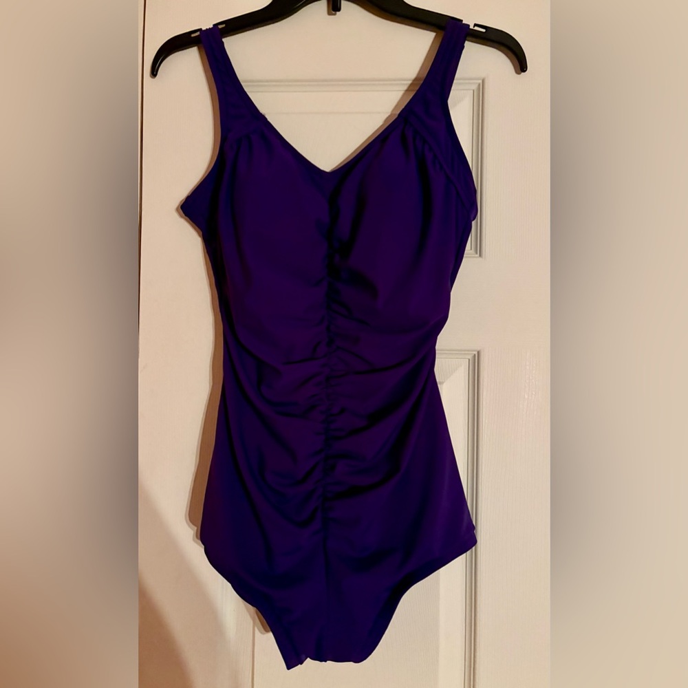 🩱🩱Purple Ruched Women’s Swimsuit Sz 14 Tummy Control, Unbranded. GUC 🩱🩱 - Picture 8 of 9